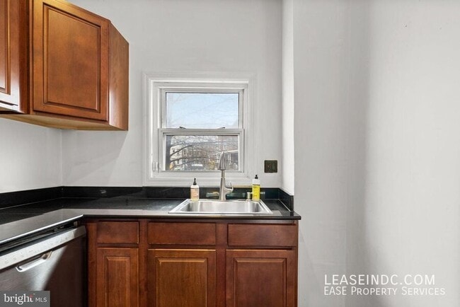 Building Photo - 203 R St NW