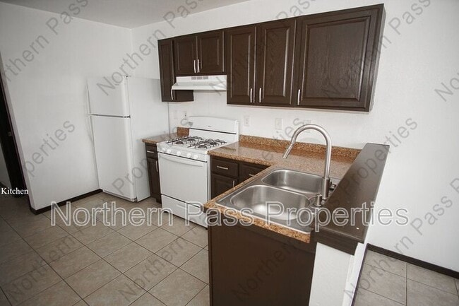 Building Photo - 8489 Roseway Dr