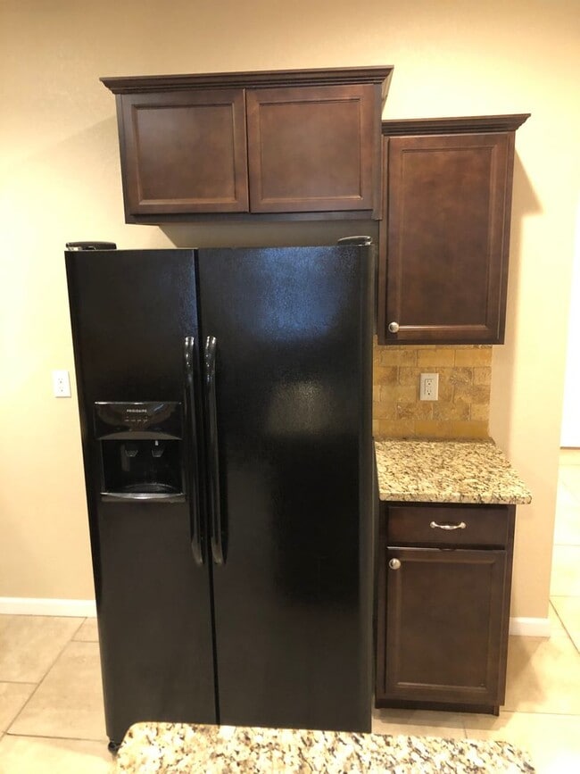 Building Photo - Very Nice 3 bed, 3 bath 2 car Home on a cul-de-sac in Peyton with Mountain Views