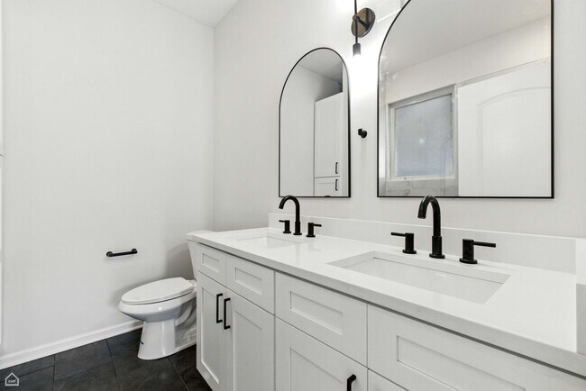 Building Photo - 2629 W Haddon Ave