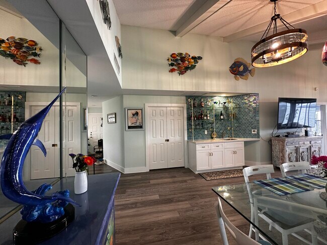 Building Photo - 6142 SE Landing Way