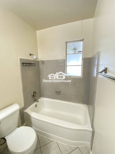 Building Photo - 6140 N 18th Dr