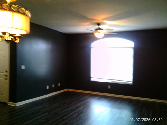 Building Photo - NW-WELCOME HOME !!! Price improvement!