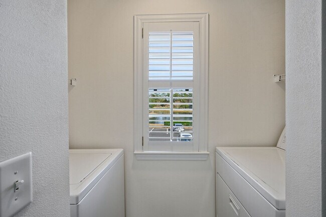 Building Photo - 987 Blue Stem Dr