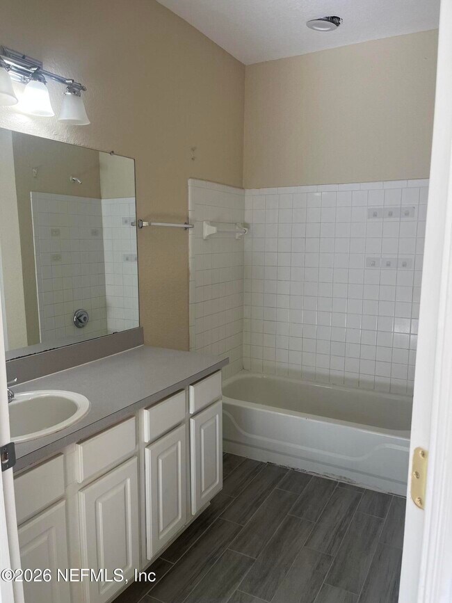 Building Photo - 13703 Richmond Park Dr N