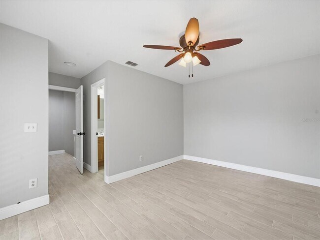 Building Photo - 15338 E Pond Woods Dr