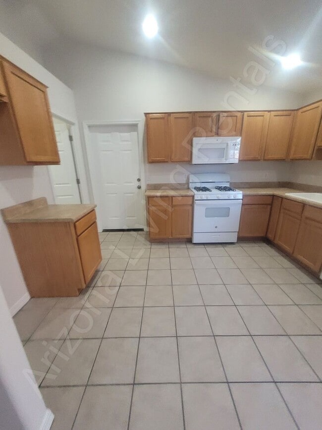 Building Photo - HUALAPAI MOUNTAIN FOOTHILLS HOME