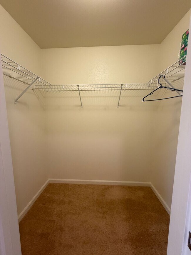 Building Photo - Spacious 4-Bedroom Ewa Beach Home with Den...