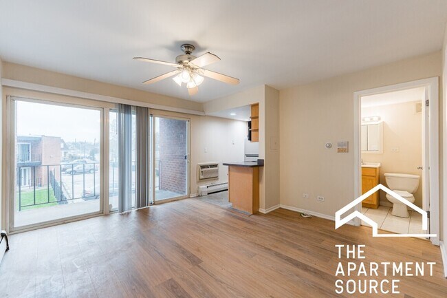 Building Photo - 6151 W Thorndale Ave