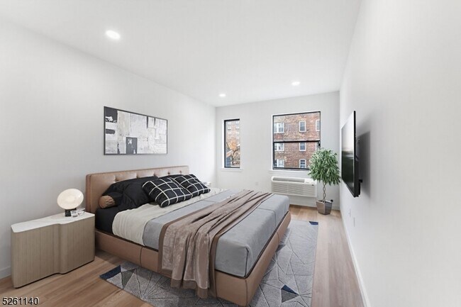 Building Photo - 25 Freeway Dr E