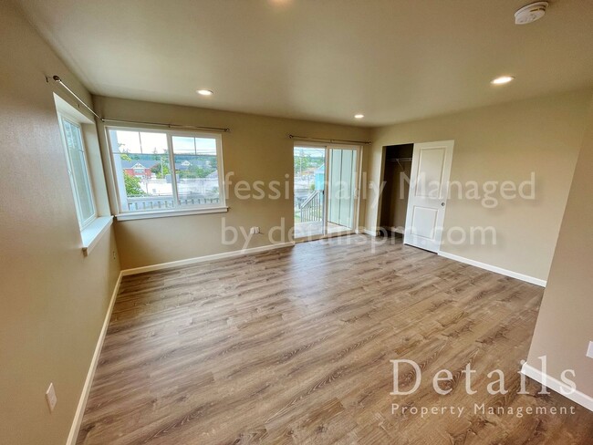 Building Photo - COMING SOON: Poulsbo 2 Bedroom with Water & Mountain Views!
