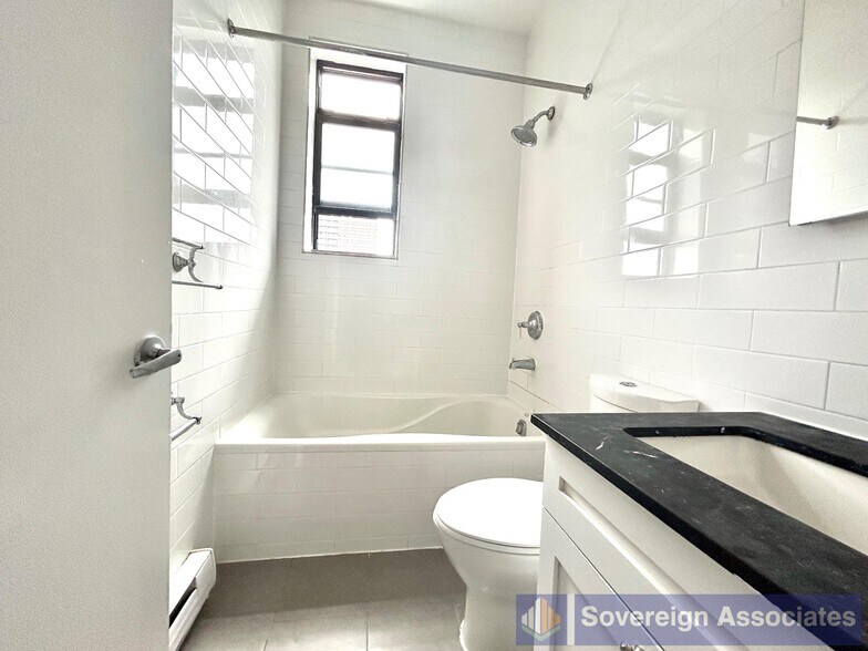 Building Photo - 607 W 137th St