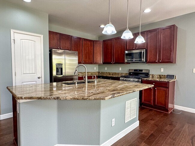 Building Photo - Horseshoe Ridge 4bd 3ba 2,522sq.ft. home FOR RENT!
