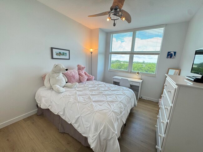 Building Photo - 700 E Boynton Beach Blvd