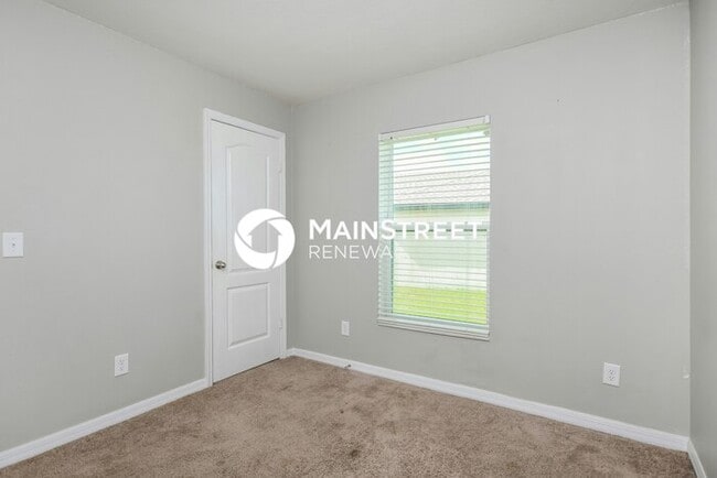 Building Photo - 3 Bedroom Pet-Friendly Home in Dundee, FL with Main Street Renewal