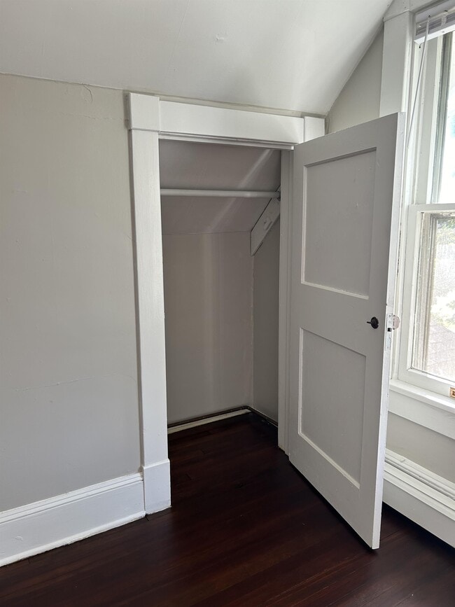 Building Photo - 1731 Valley Ave