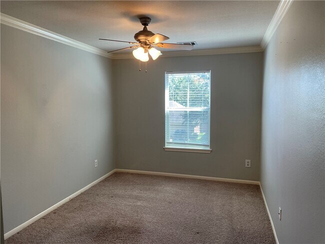 Building Photo - 3610 Eagles Nest St