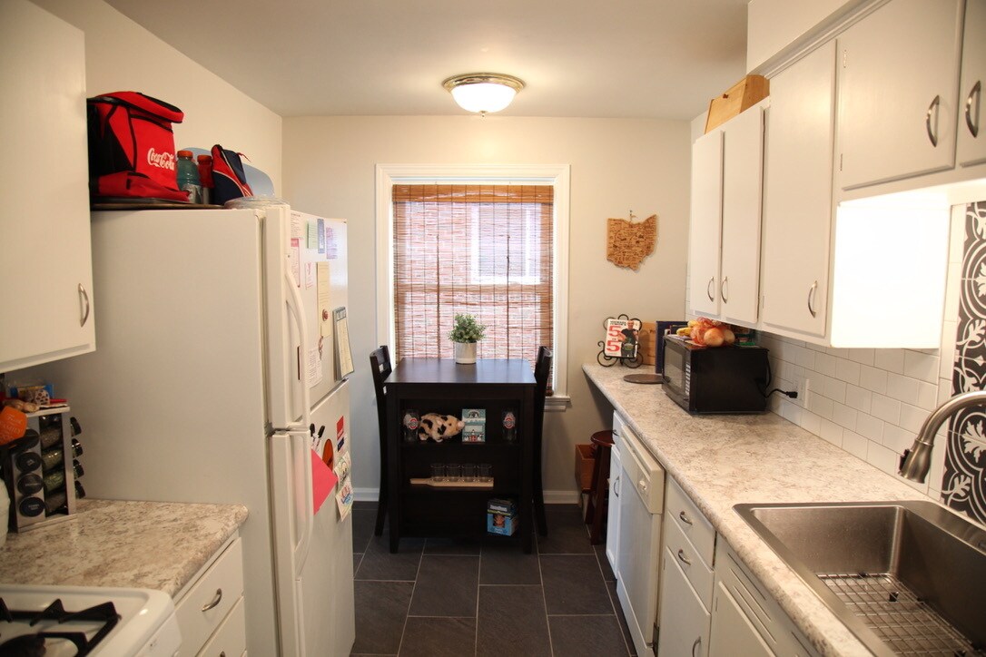Kitchen - 2411 Fortune Avenue