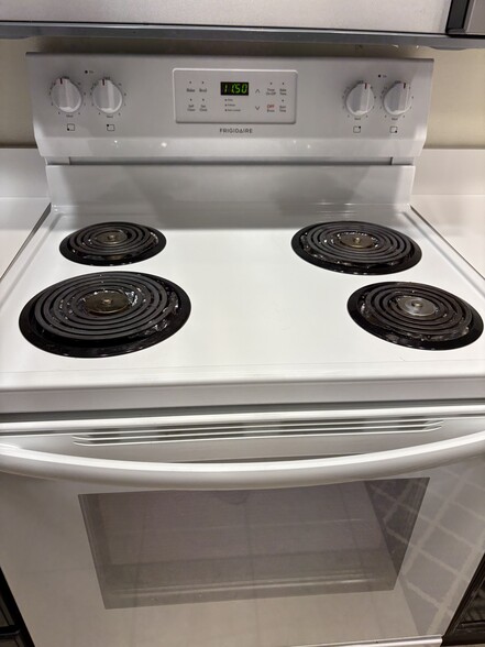 SELF CLEAN OVEN - 509 Highwood Dr