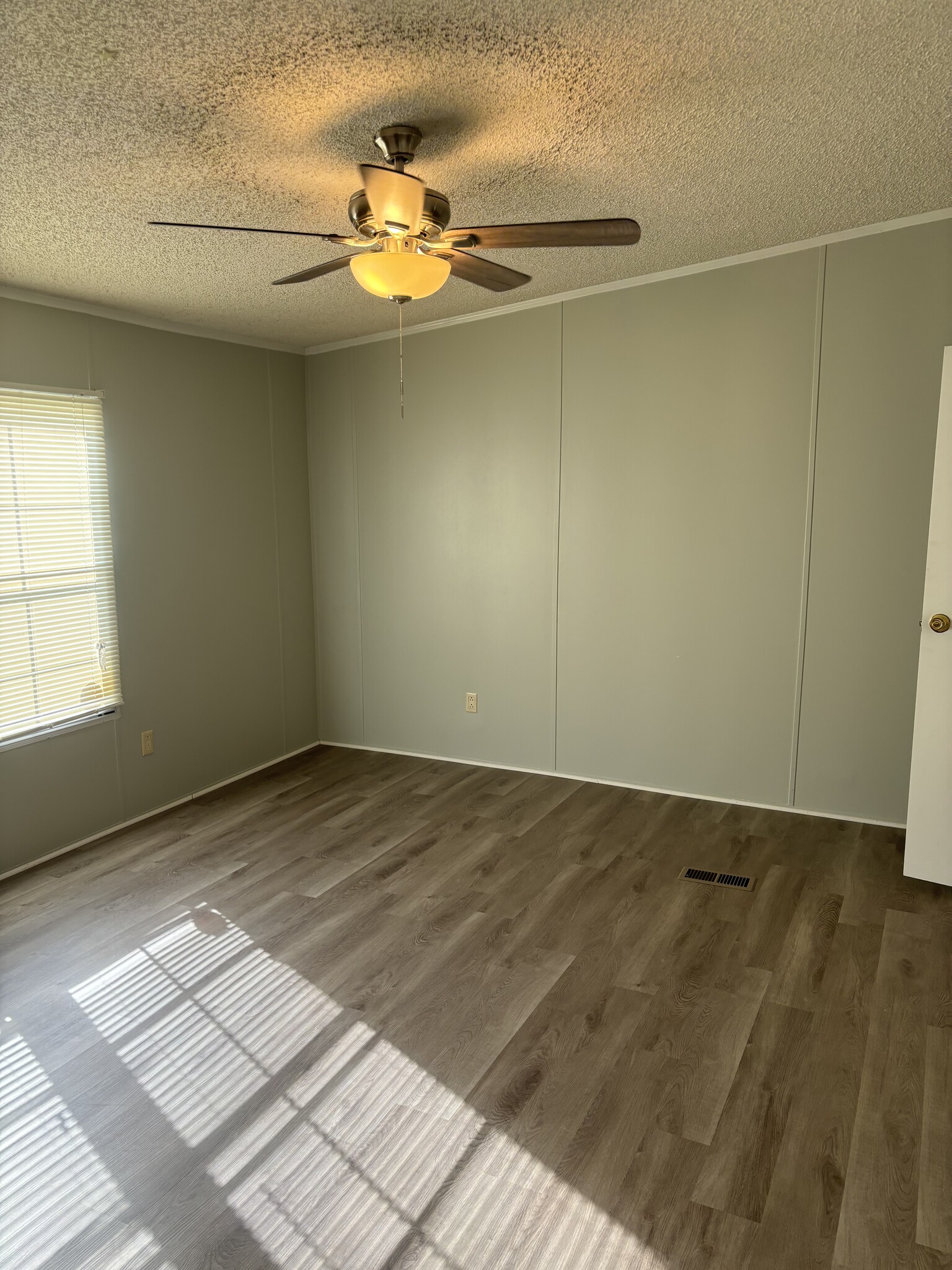 Bedroom 3 - 102 Nina Cir