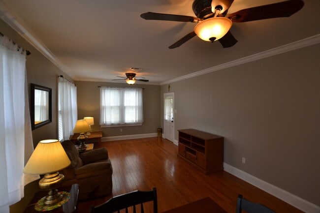 Building Photo - Location!  Location!  Adorable 2 bedroom, 1 bath home near Zachary High