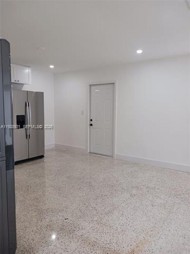 Building Photo - 9228 SW 37th St