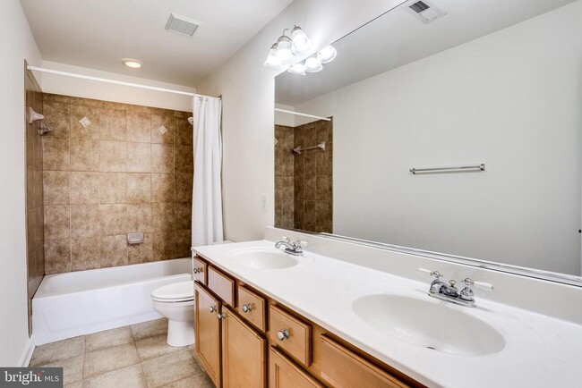 Building Photo - 9874 Foxhill Ct