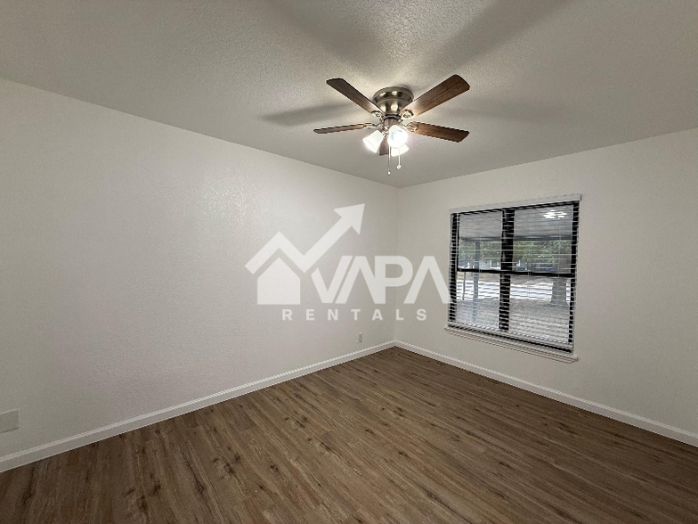 Building Photo - 943 Weizmann St