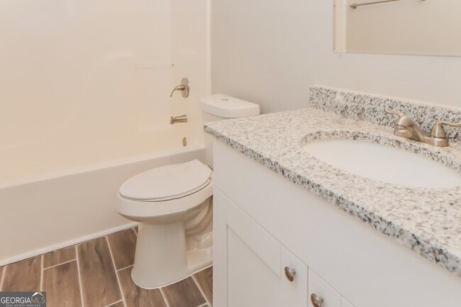 Building Photo - 312 Harris Ave