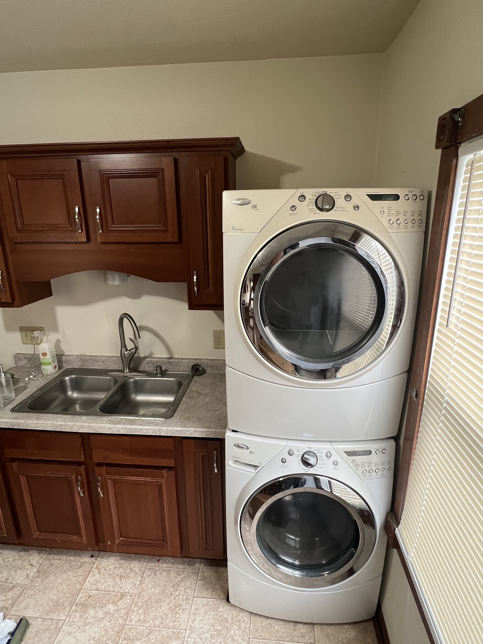 Washer & Dryer - 5627 W Burnham St