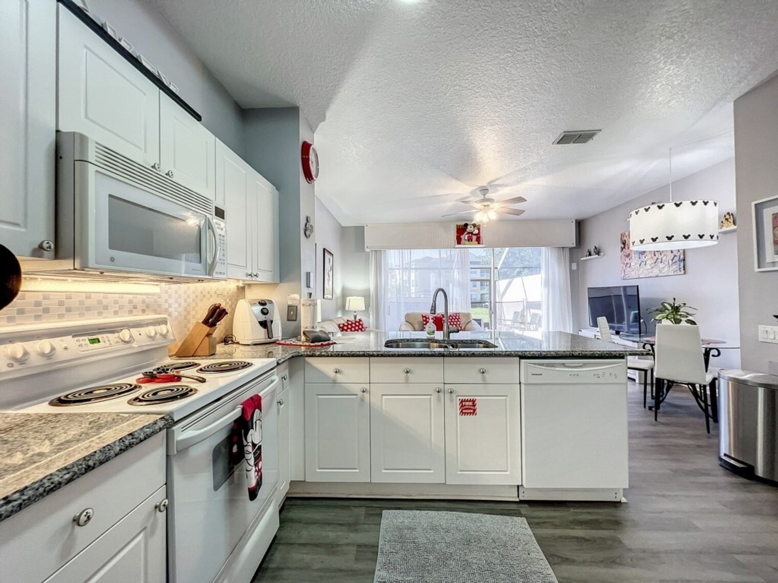 Building Photo - 2314 Silver Palm Dr