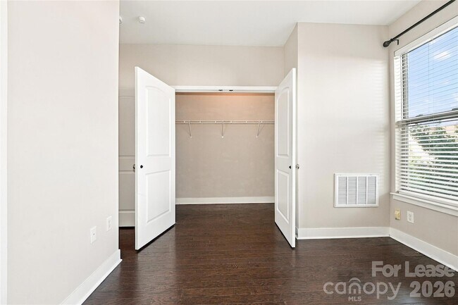 Building Photo - 732 Seigle Point Dr