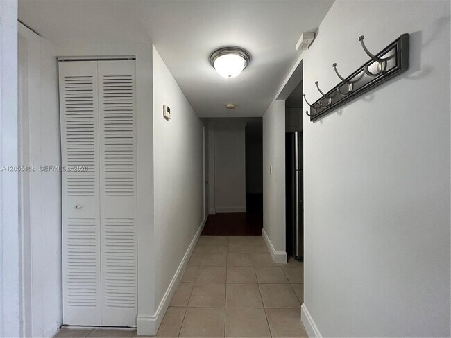 Building Photo - 701 N Pine Island Rd