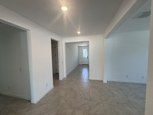 Building Photo - 23024 E Watford Dr