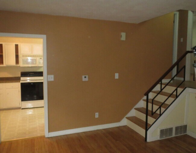 Building Photo - 1409/1411 E. Court