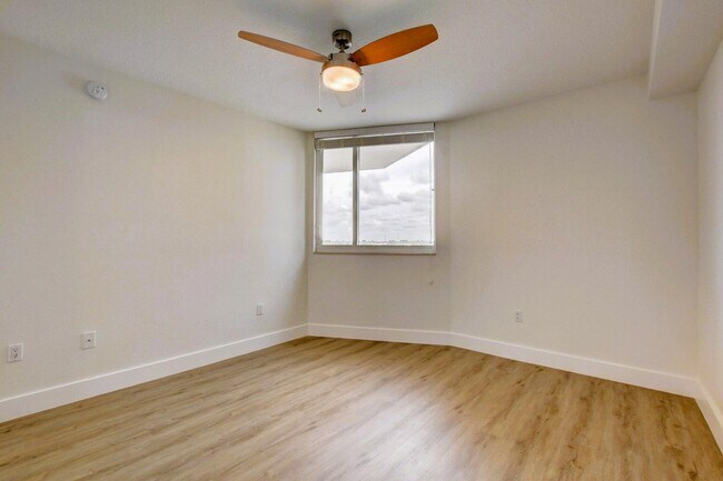 Building Photo - 1551 N Flagler Dr