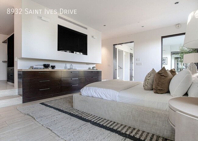 Building Photo - 8932 St Ives Dr