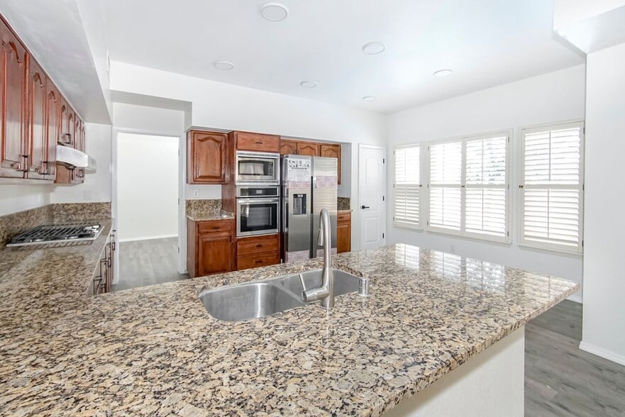 Building Photo - 6529 Jim De Groat Dr