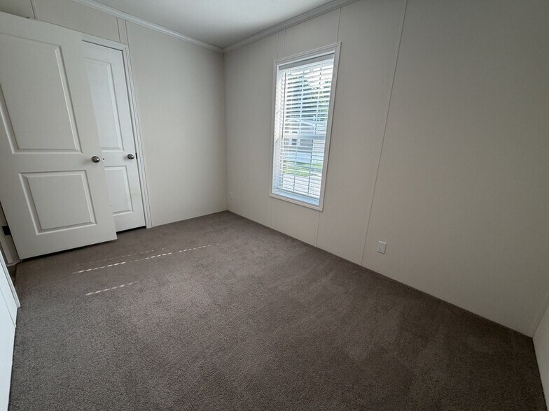 Building Photo - 15882 Villaire Ave