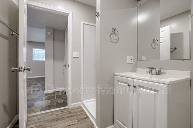 Building Photo - 8718-8720 E Winner Rd