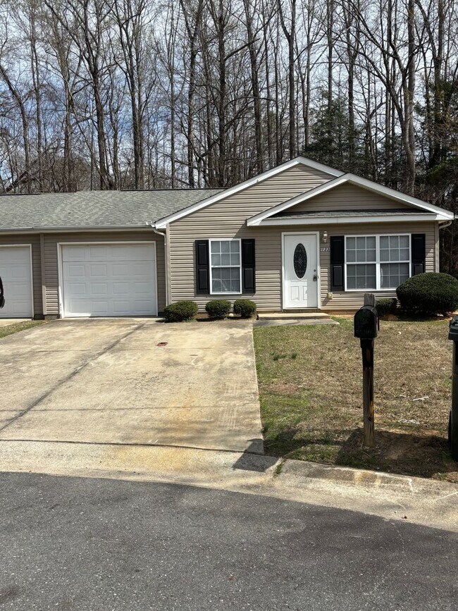Building Photo - Homes of Hope 3 Bedroom, 2 Bathroom Home in York, SC