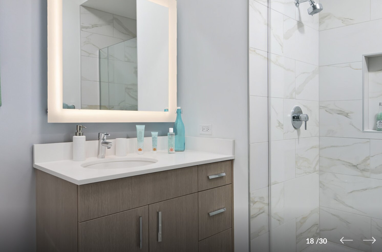 Building Photo - 1212 N La Salle Dr