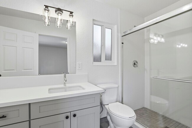 Building Photo - Beautifully Remodeled Property
