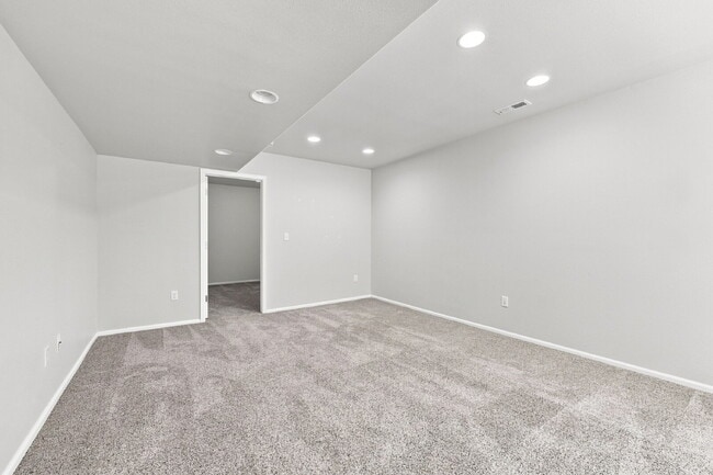 Building Photo - $2,845.95, 6-bed, 3.5-bath located in Colorado Springs with a fenced backyard.