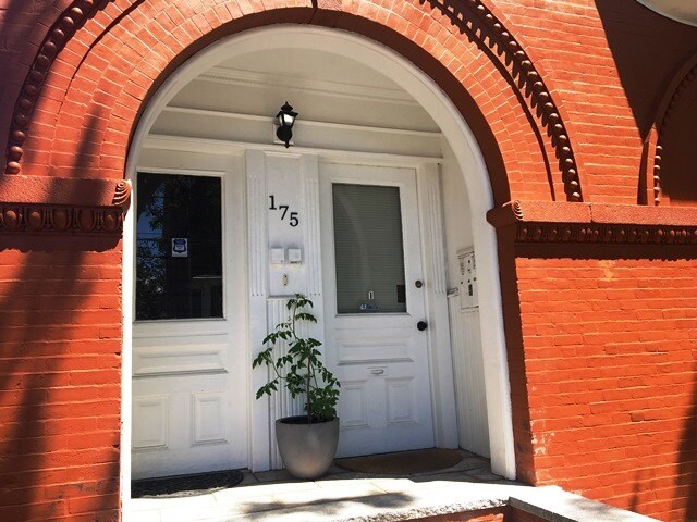 Building Photo - 175 Chestnut St