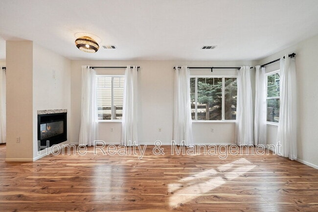 Building Photo - 12923 Grant Cir E