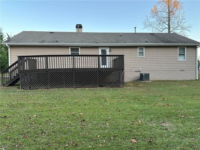 Building Photo - 1432 Lumpkin Campground Rd S