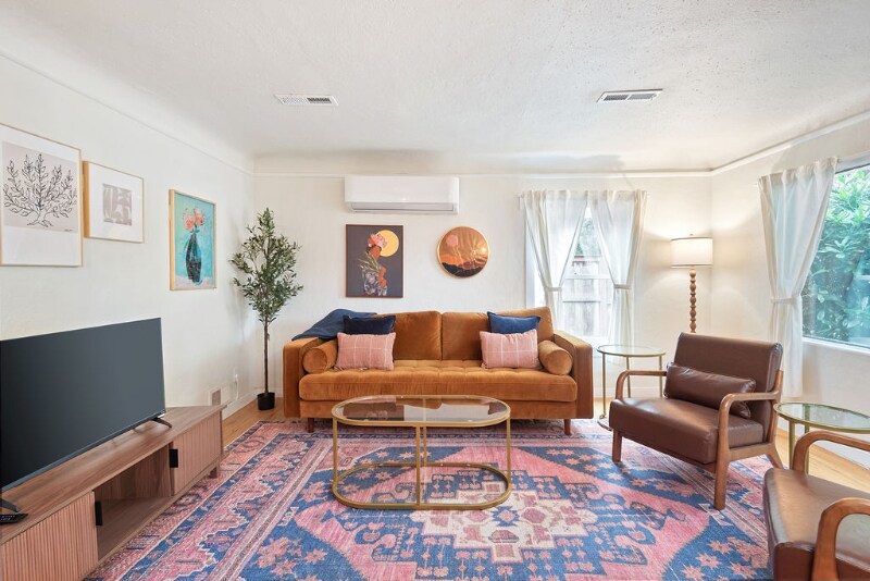 Building Photo - 14004 SE River Rd