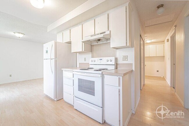 Building Photo - 3210 NE 44th St