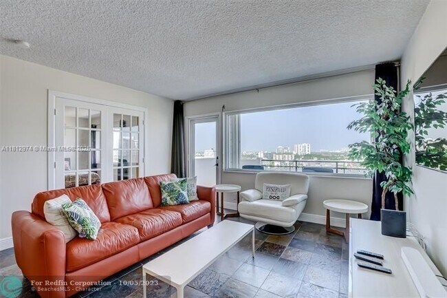 Building Photo - 401 Golden Isles Dr